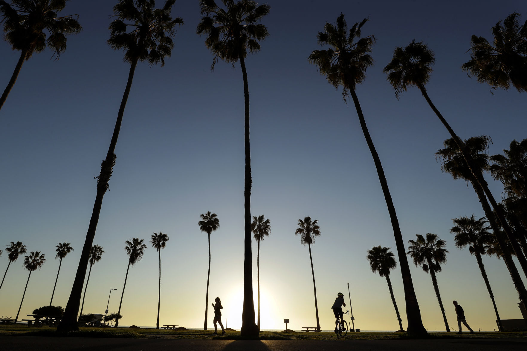 APTOPIX Virus Outbreak California Daily Life